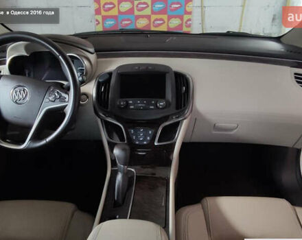 Белый Бьюик ЛаКросс, объемом двигателя 2.38 л и пробегом 39 тыс. км за 14900 $, фото 3 на Automoto.ua