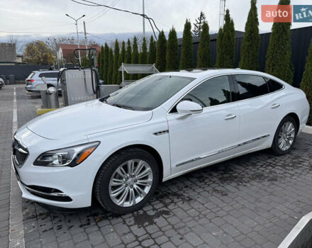 Белый Бьюик ЛаКросс, объемом двигателя 2.5 л и пробегом 110 тыс. км за 16000 $, фото 4 на Automoto.ua