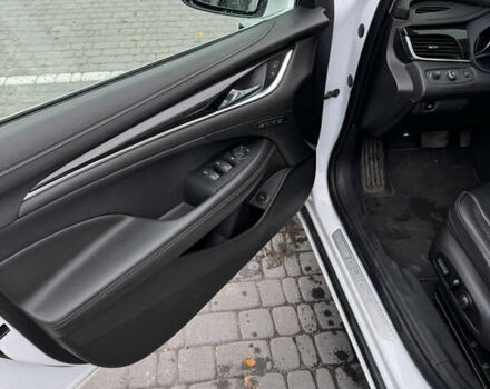 Белый Бьюик ЛаКросс, объемом двигателя 2.5 л и пробегом 110 тыс. км за 16000 $, фото 5 на Automoto.ua