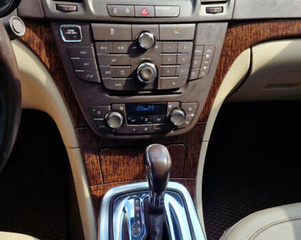 Белый Бьюик Регал, объемом двигателя 2 л и пробегом 165 тыс. км за 7999 $, фото 14 на Automoto.ua