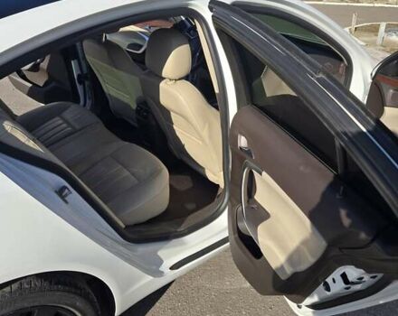 Білий Бьюік Regal, об'ємом двигуна 2 л та пробігом 223 тис. км за 9000 $, фото 4 на Automoto.ua