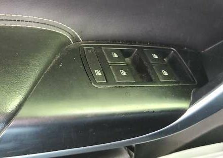 Белый Бьюик Регал, объемом двигателя 2 л и пробегом 175 тыс. км за 9600 $, фото 7 на Automoto.ua