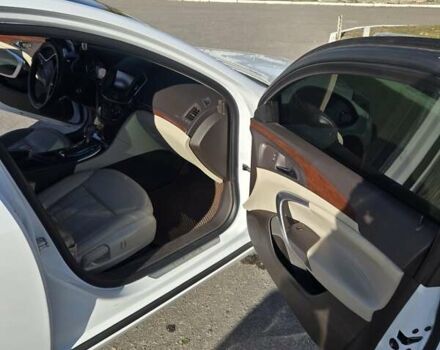 Білий Бьюік Regal, об'ємом двигуна 2 л та пробігом 223 тис. км за 9000 $, фото 3 на Automoto.ua