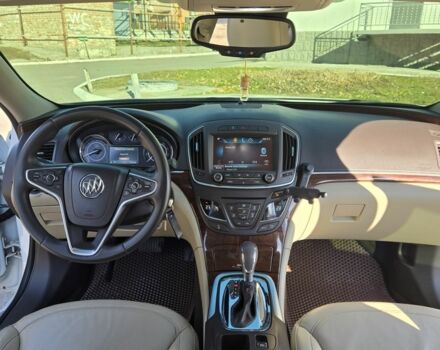 Белый Бьюик Регал, объемом двигателя 2 л и пробегом 223 тыс. км за 9000 $, фото 3 на Automoto.ua