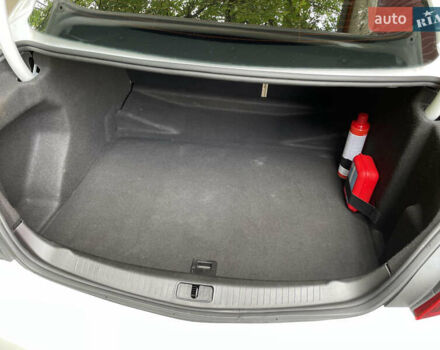 Белый Бьюик Регал, объемом двигателя 2 л и пробегом 136 тыс. км за 11000 $, фото 18 на Automoto.ua