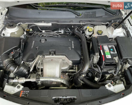 Белый Бьюик Регал, объемом двигателя 2 л и пробегом 136 тыс. км за 11000 $, фото 2 на Automoto.ua