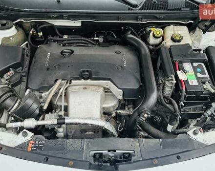 Білий Бьюік Regal, об'ємом двигуна 2 л та пробігом 148 тис. км за 7600 $, фото 16 на Automoto.ua