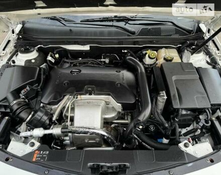 Белый Бьюик Регал, объемом двигателя 2 л и пробегом 66 тыс. км за 2000 $, фото 27 на Automoto.ua