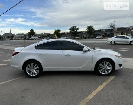 Белый Бьюик Регал, объемом двигателя 2 л и пробегом 66 тыс. км за 2000 $, фото 4 на Automoto.ua