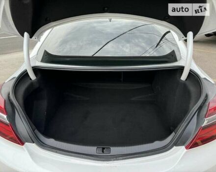 Белый Бьюик Регал, объемом двигателя 2 л и пробегом 66 тыс. км за 2000 $, фото 11 на Automoto.ua