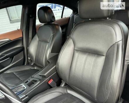 Белый Бьюик Регал, объемом двигателя 2 л и пробегом 66 тыс. км за 2000 $, фото 17 на Automoto.ua