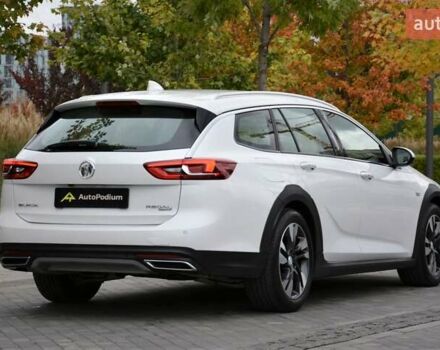 Белый Бьюик Регал, объемом двигателя 2 л и пробегом 142 тыс. км за 16999 $, фото 8 на Automoto.ua