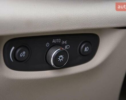 Белый Бьюик Регал, объемом двигателя 2 л и пробегом 142 тыс. км за 16999 $, фото 17 на Automoto.ua