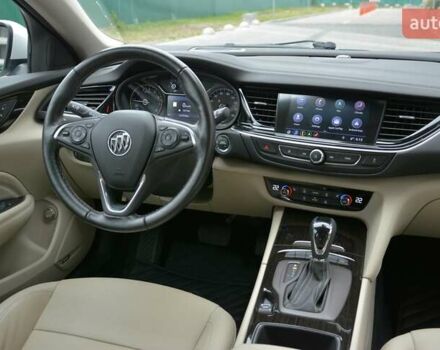 Белый Бьюик Регал, объемом двигателя 2 л и пробегом 142 тыс. км за 16999 $, фото 21 на Automoto.ua