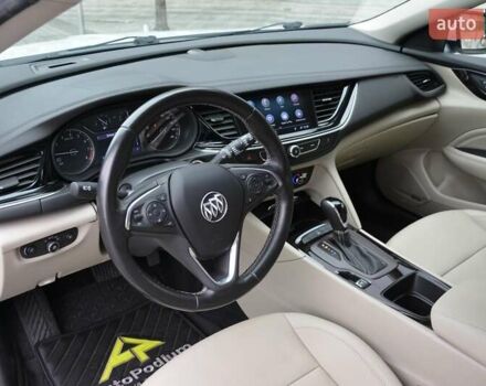 Белый Бьюик Регал, объемом двигателя 2 л и пробегом 142 тыс. км за 16999 $, фото 16 на Automoto.ua