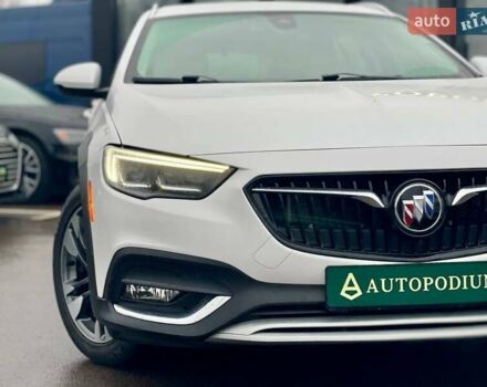 Белый Бьюик Регал, объемом двигателя 2 л и пробегом 142 тыс. км за 15999 $, фото 2 на Automoto.ua