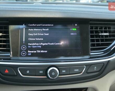 Белый Бьюик Регал, объемом двигателя 2 л и пробегом 142 тыс. км за 16999 $, фото 33 на Automoto.ua