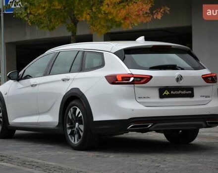 Белый Бьюик Регал, объемом двигателя 2 л и пробегом 142 тыс. км за 16999 $, фото 6 на Automoto.ua