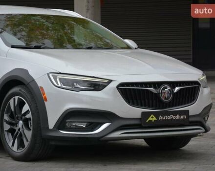 Белый Бьюик Регал, объемом двигателя 2 л и пробегом 142 тыс. км за 16999 $, фото 3 на Automoto.ua