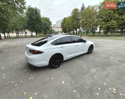 Белый Бьюик Регал, объемом двигателя 2 л и пробегом 181 тыс. км за 14000 $, фото 3 на Automoto.ua