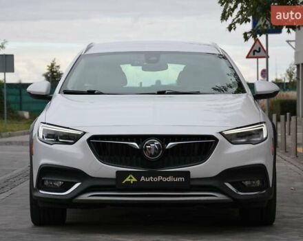 Белый Бьюик Регал, объемом двигателя 2 л и пробегом 142 тыс. км за 16999 $, фото 4 на Automoto.ua