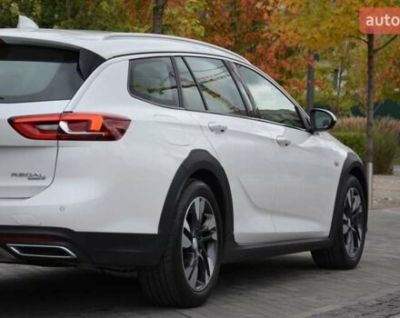 Белый Бьюик Регал, объемом двигателя 2 л и пробегом 142 тыс. км за 16999 $, фото 10 на Automoto.ua