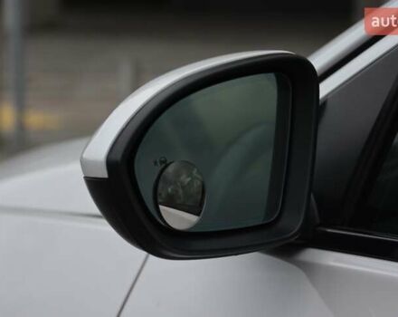 Белый Бьюик Регал, объемом двигателя 2 л и пробегом 142 тыс. км за 16999 $, фото 11 на Automoto.ua