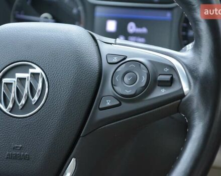 Белый Бьюик Регал, объемом двигателя 2 л и пробегом 142 тыс. км за 16999 $, фото 24 на Automoto.ua