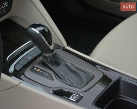 Белый Бьюик Регал, объемом двигателя 2 л и пробегом 142 тыс. км за 16999 $, фото 36 на Automoto.ua