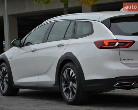 Белый Бьюик Регал, объемом двигателя 2 л и пробегом 142 тыс. км за 16999 $, фото 7 на Automoto.ua