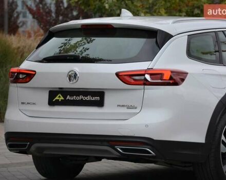 Белый Бьюик Регал, объемом двигателя 2 л и пробегом 142 тыс. км за 16999 $, фото 9 на Automoto.ua