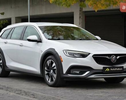 Белый Бьюик Регал, объемом двигателя 2 л и пробегом 142 тыс. км за 16999 $, фото 1 на Automoto.ua