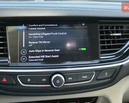 Белый Бьюик Регал, объемом двигателя 2 л и пробегом 142 тыс. км за 16999 $, фото 34 на Automoto.ua