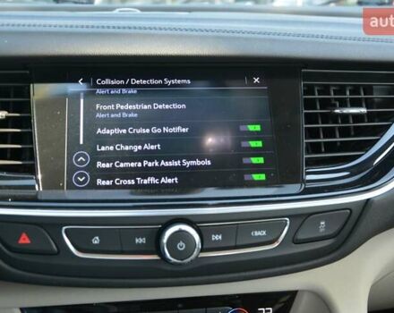 Белый Бьюик Регал, объемом двигателя 2 л и пробегом 142 тыс. км за 16999 $, фото 32 на Automoto.ua