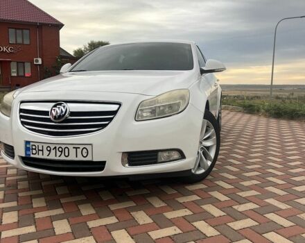 Белый Бьюик Регал, объемом двигателя 2 л и пробегом 190 тыс. км за 8200 $, фото 1 на Automoto.ua