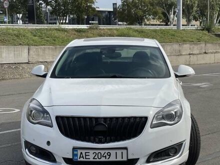 Белый Бьюик Регал, объемом двигателя 2 л и пробегом 130 тыс. км за 9700 $, фото 1 на Automoto.ua