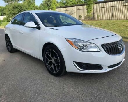 Белый Бьюик Регал, объемом двигателя 2 л и пробегом 56 тыс. км за 4200 $, фото 1 на Automoto.ua