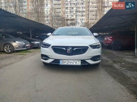 Белый Бьюик Регал, объемом двигателя 2 л и пробегом 70 тыс. км за 17000 $, фото 1 на Automoto.ua