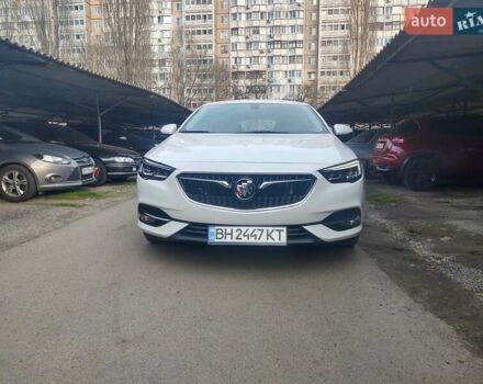 Белый Бьюик Регал, объемом двигателя 2 л и пробегом 70 тыс. км за 17000 $, фото 1 на Automoto.ua