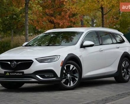 Белый Бьюик Регал, объемом двигателя 2 л и пробегом 142 тыс. км за 16999 $, фото 1 на Automoto.ua