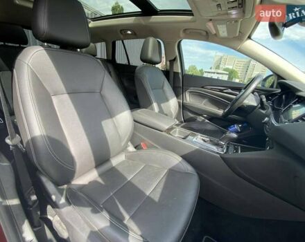 Красный Бьюик Регал, объемом двигателя 2 л и пробегом 63 тыс. км за 17500 $, фото 6 на Automoto.ua