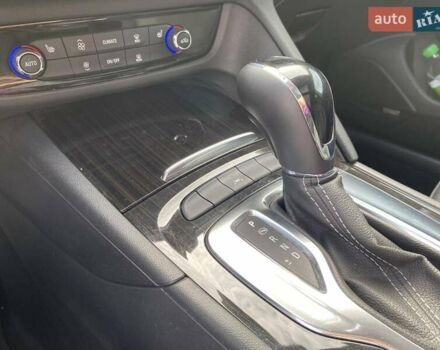 Красный Бьюик Регал, объемом двигателя 2 л и пробегом 63 тыс. км за 17500 $, фото 18 на Automoto.ua