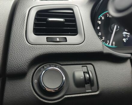 Червоний Бьюік Regal, об'ємом двигуна 2 л та пробігом 75 тис. км за 14800 $, фото 14 на Automoto.ua