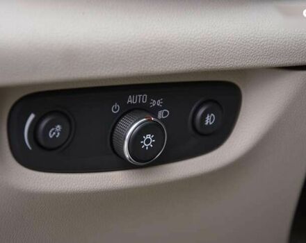 Бьюик Регал, объемом двигателя 2 л и пробегом 142 тыс. км за 16200 $, фото 16 на Automoto.ua