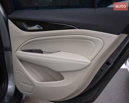 Серый Бьюик Регал, объемом двигателя 2 л и пробегом 146 тыс. км за 17499 $, фото 38 на Automoto.ua