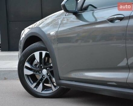 Серый Бьюик Регал, объемом двигателя 2 л и пробегом 146 тыс. км за 17499 $, фото 9 на Automoto.ua