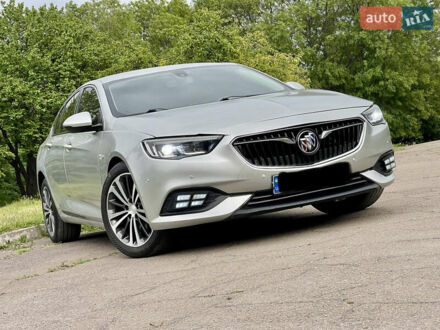 Сірий Бьюік Regal, об'ємом двигуна 2 л та пробігом 95 тис. км за 12000 $, фото 1 на Automoto.ua