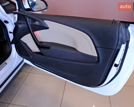 Белый Бьюик Cascada, объемом двигателя 1.6 л и пробегом 27 тыс. км за 13500 $, фото 42 на Automoto.ua