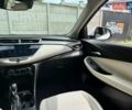 Білий Бьюік Encore GX, об'ємом двигуна 1.3 л та пробігом 143 тис. км за 14400 $, фото 15 на Automoto.ua