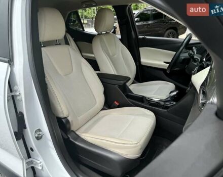 Білий Бьюік Encore GX, об'ємом двигуна 1.3 л та пробігом 143 тис. км за 14400 $, фото 12 на Automoto.ua